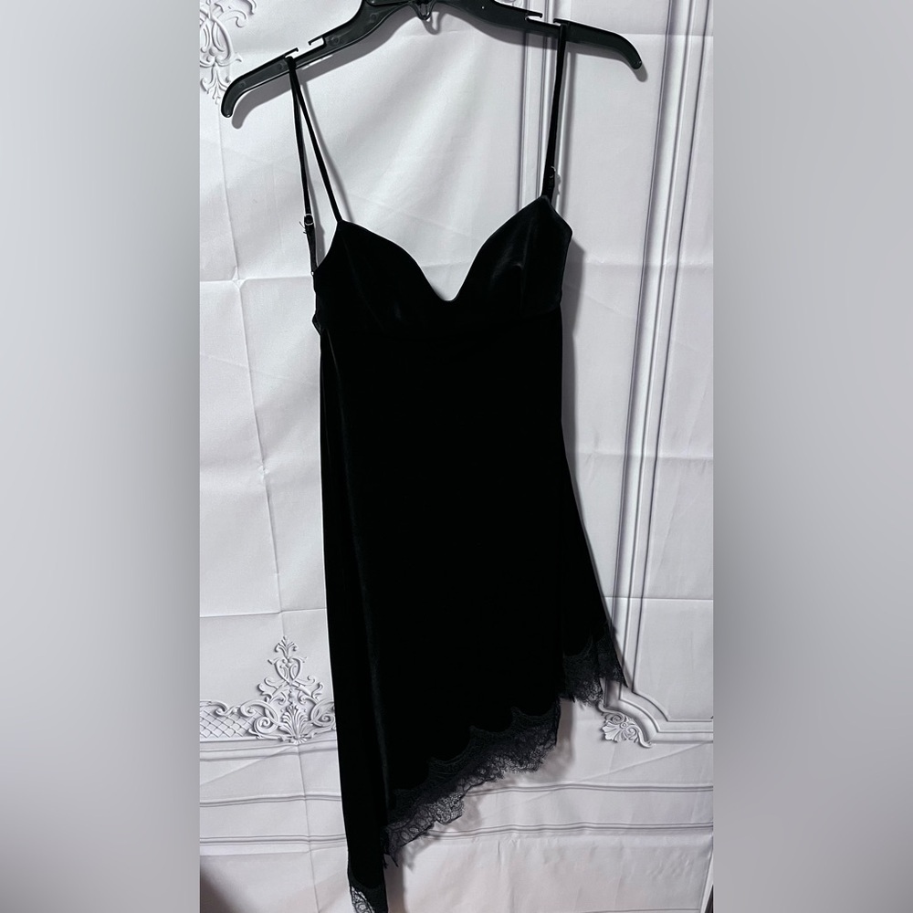 TREND NEW ! ZARA VIRAL VELVET LACE DRESS 
🚨FIRM PRICE NO DISCOUNT ON THIS DRESS - Picture 10 of 15